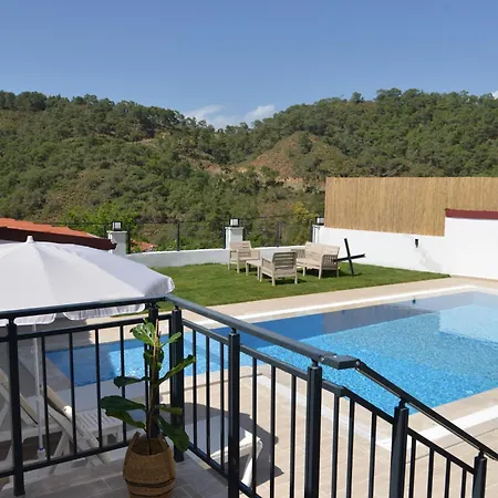 Hyvillas Miray 무글라